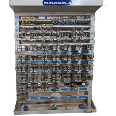 Indoor railway signalling relay and wiring rack
