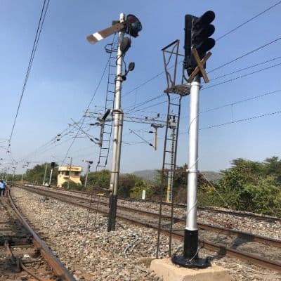 Complete railway colour light signal equipment for a signalling installation